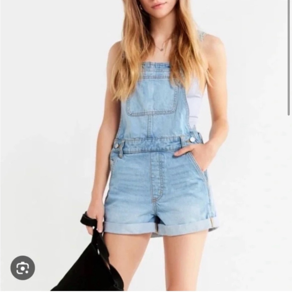 ✨3 for $10 Urban outfitters denim shortfalls